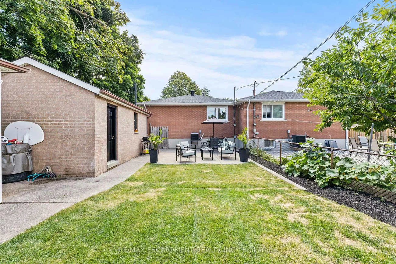 1298, Napier, 1003 - CP College Park, Oakville