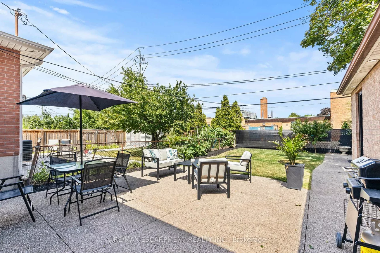 1298, Napier, 1003 - CP College Park, Oakville