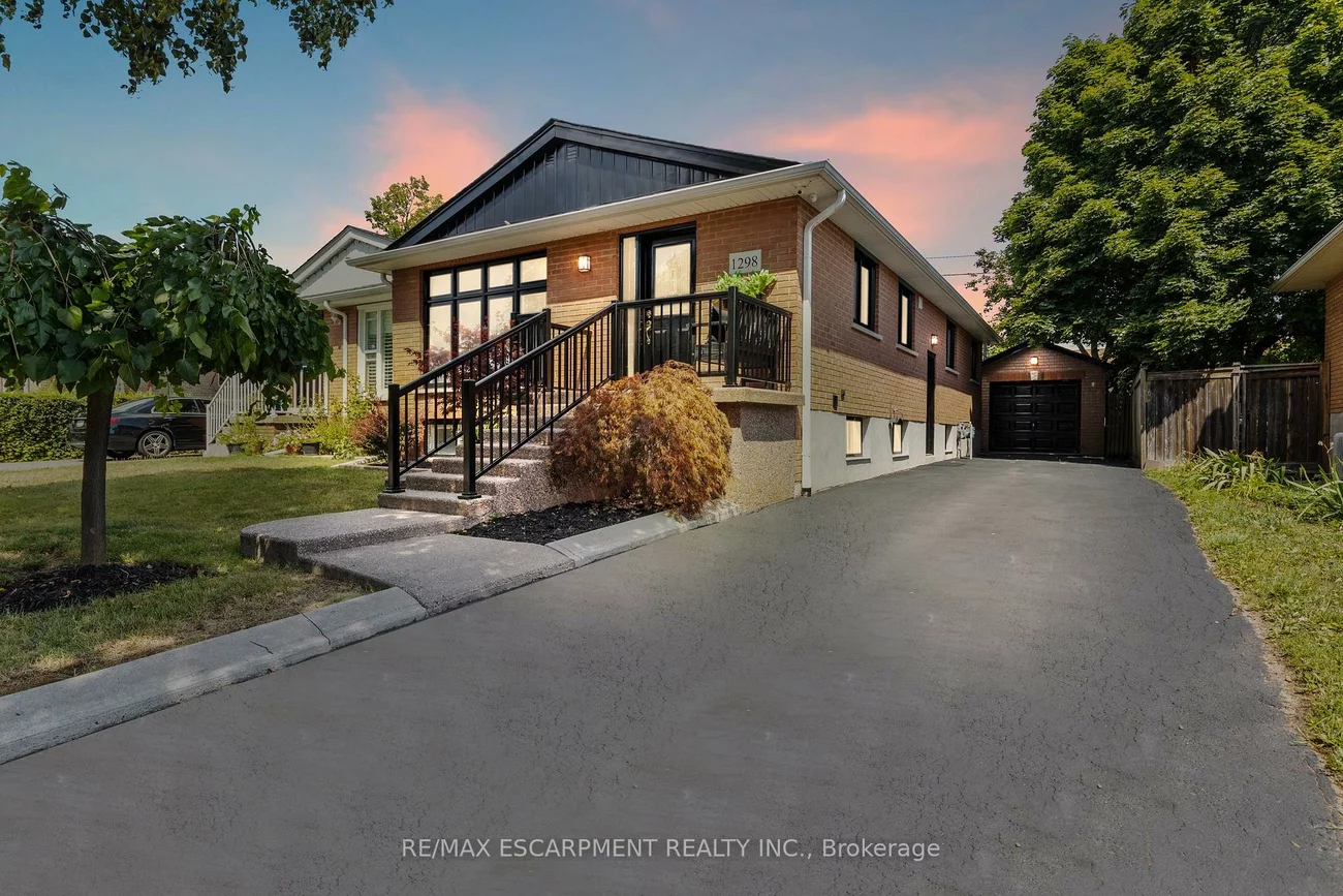 1298, Napier, 1003 - CP College Park, Oakville