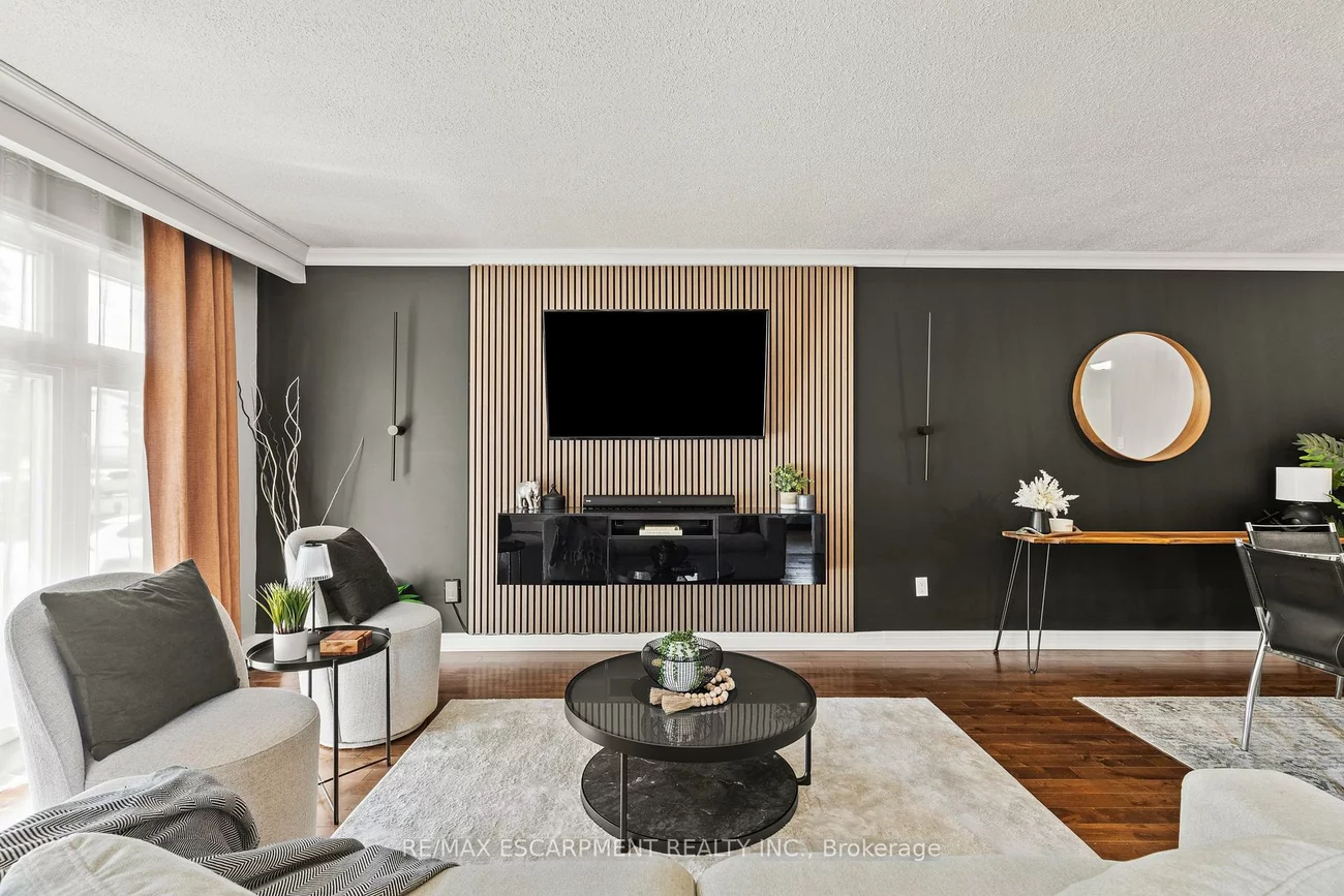 1298, Napier, 1003 - CP College Park, Oakville