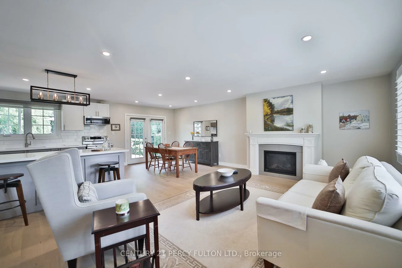 1520, Rebecca, 1017 - SW Southwest, Oakville