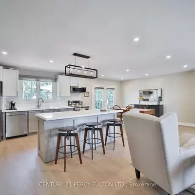 1520, Rebecca, 1017 - SW Southwest, Oakville