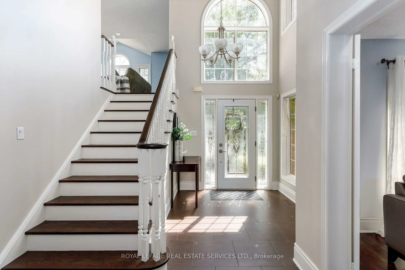 2349, Hilltop, 1022 - WT West Oak Trails, Oakville