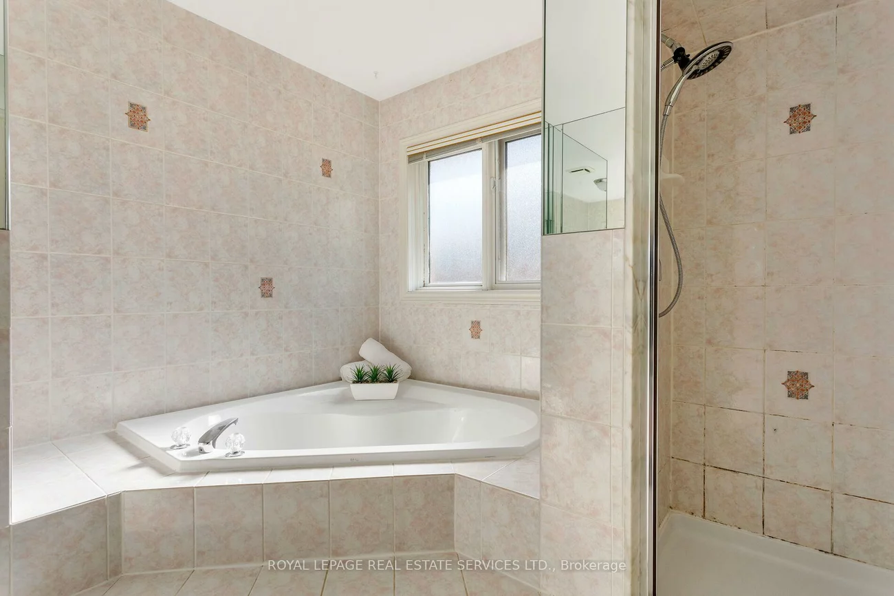 2349, Hilltop, 1022 - WT West Oak Trails, Oakville