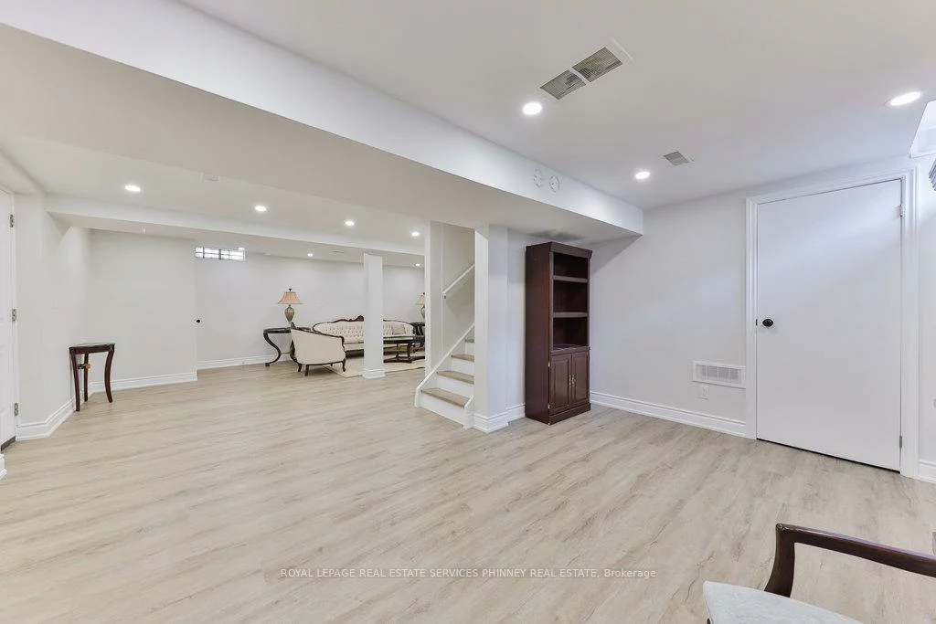 296, Evergreen, 1018 - WC Wedgewood Creek, Oakville