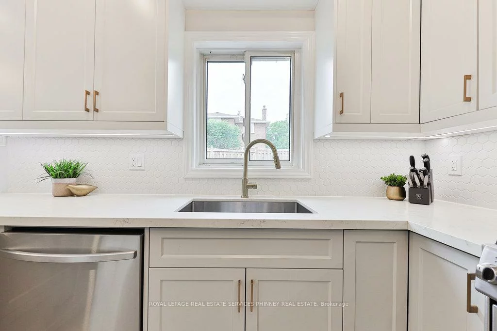 296, Evergreen, 1018 - WC Wedgewood Creek, Oakville