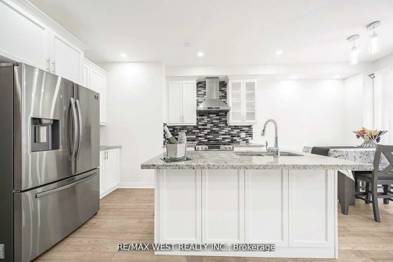 213, Sarah Cline, 1008 - GO Glenorchy, Oakville
