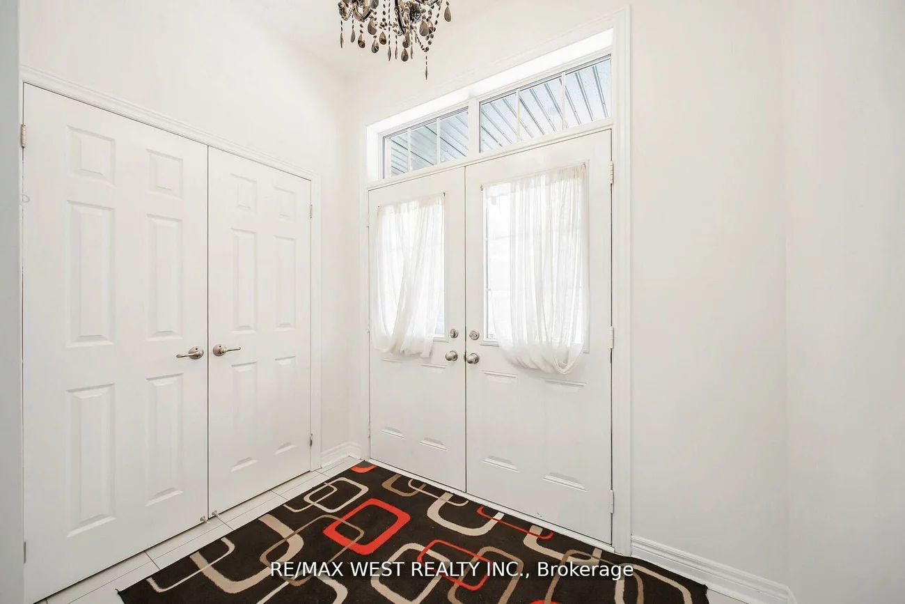 213, Sarah Cline, 1008 - GO Glenorchy, Oakville