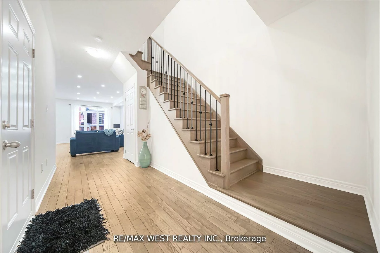 213, Sarah Cline, 1008 - GO Glenorchy, Oakville