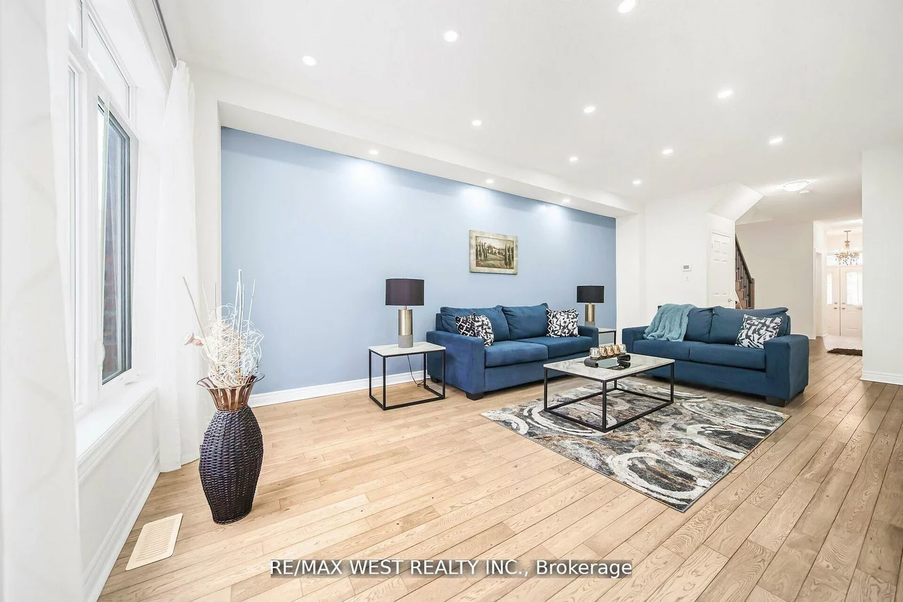 213, Sarah Cline, 1008 - GO Glenorchy, Oakville
