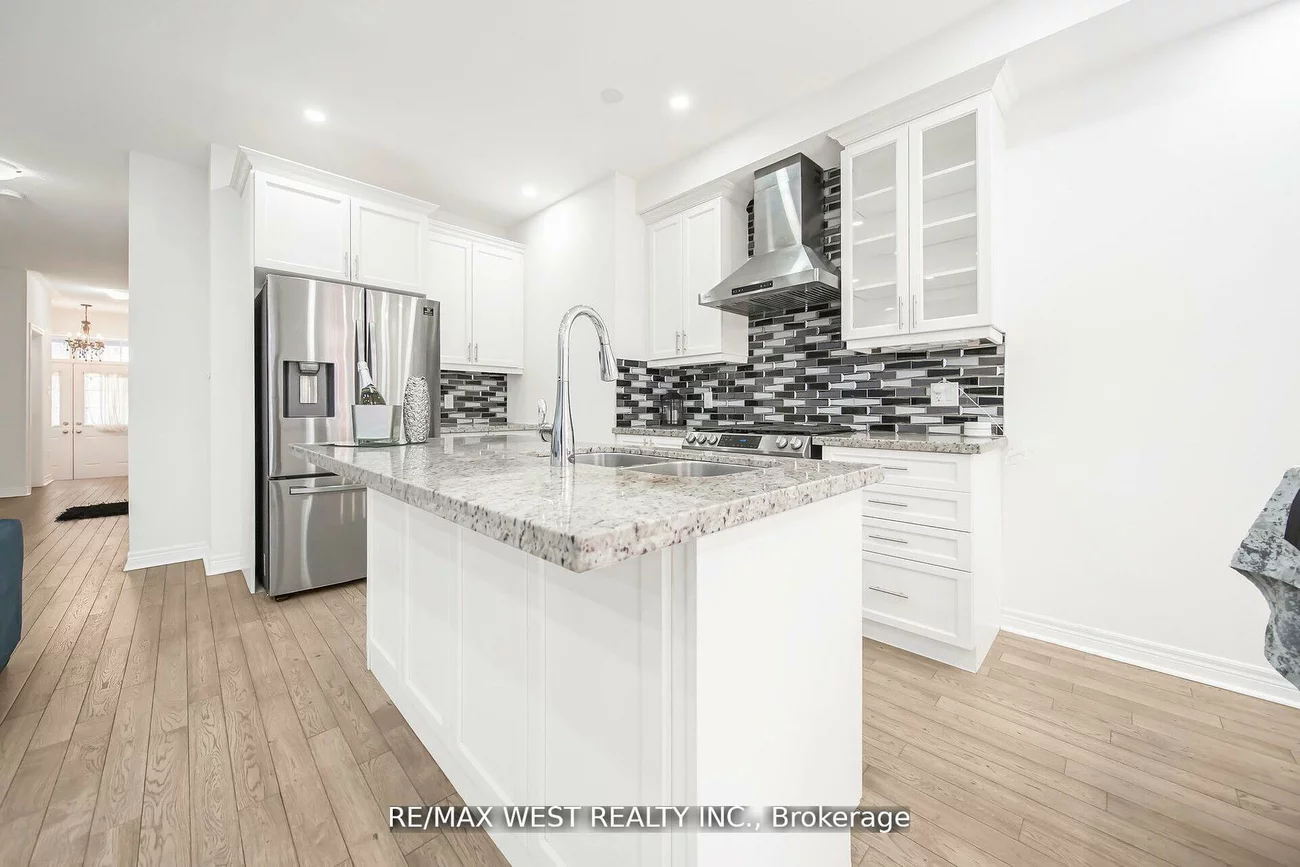 213, Sarah Cline, 1008 - GO Glenorchy, Oakville
