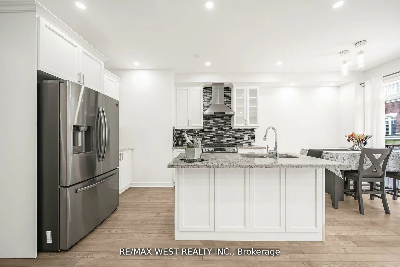 213, Sarah Cline, 1008 - GO Glenorchy, Oakville
