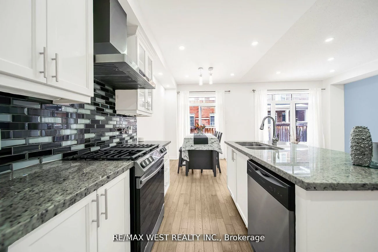 213, Sarah Cline, 1008 - GO Glenorchy, Oakville