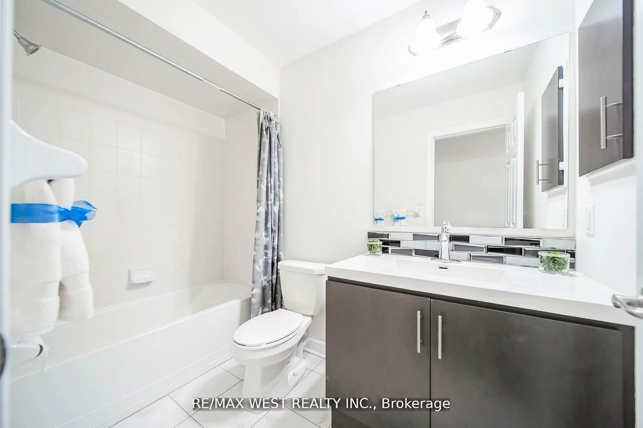213, Sarah Cline, 1008 - GO Glenorchy, Oakville