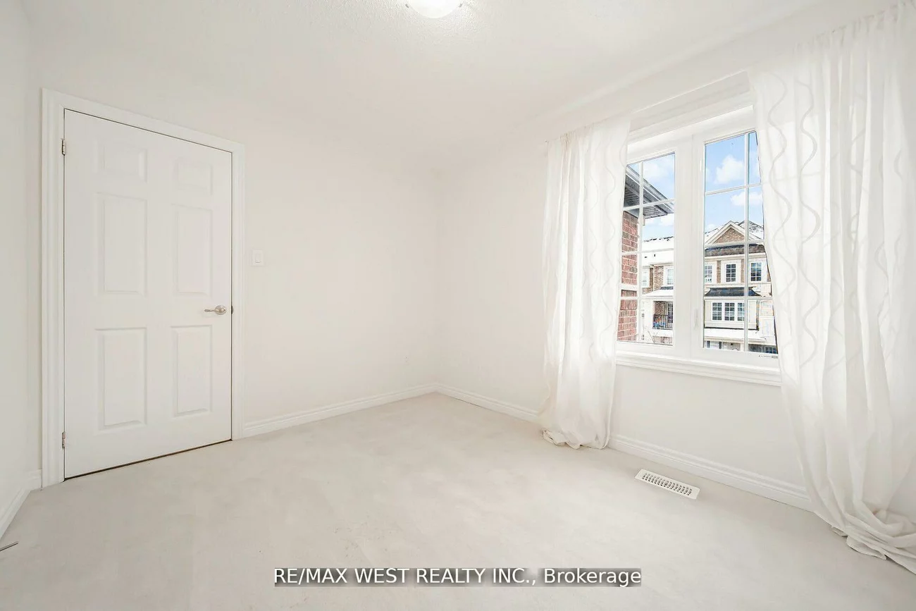 213, Sarah Cline, 1008 - GO Glenorchy, Oakville