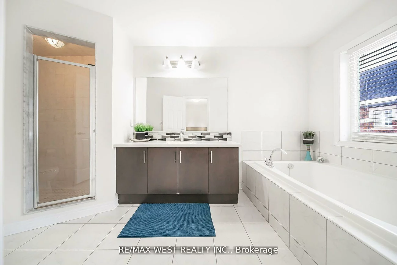 213, Sarah Cline, 1008 - GO Glenorchy, Oakville