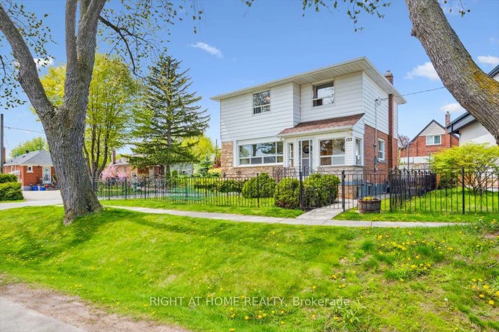 133, Prince Charles, 1002 - CO Central, Oakville