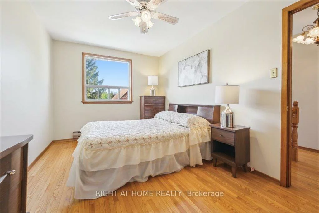 133, Prince Charles, 1002 - CO Central, Oakville
