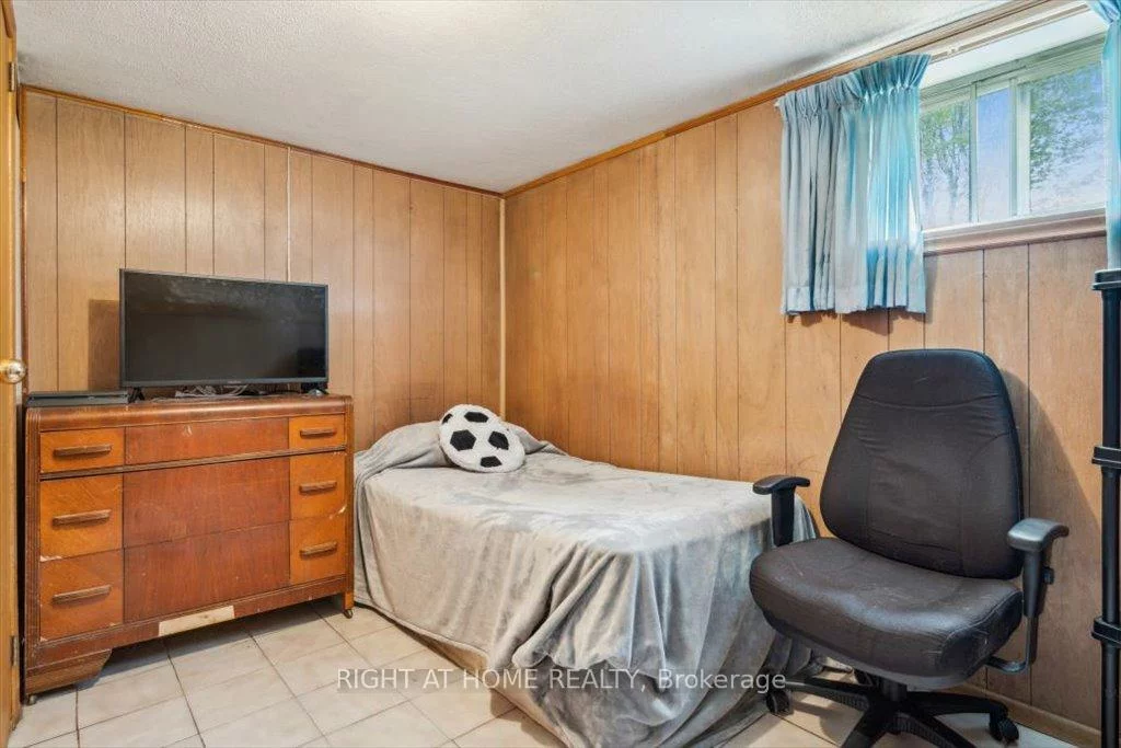 133, Prince Charles, 1002 - CO Central, Oakville