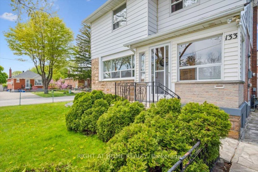 133, Prince Charles, 1002 - CO Central, Oakville