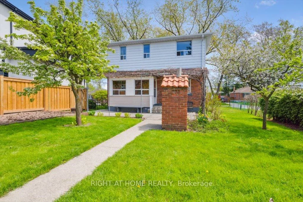 133, Prince Charles, 1002 - CO Central, Oakville