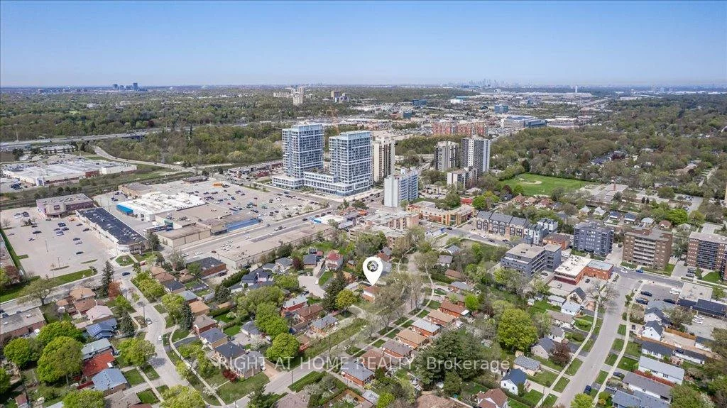 133, Prince Charles, 1002 - CO Central, Oakville