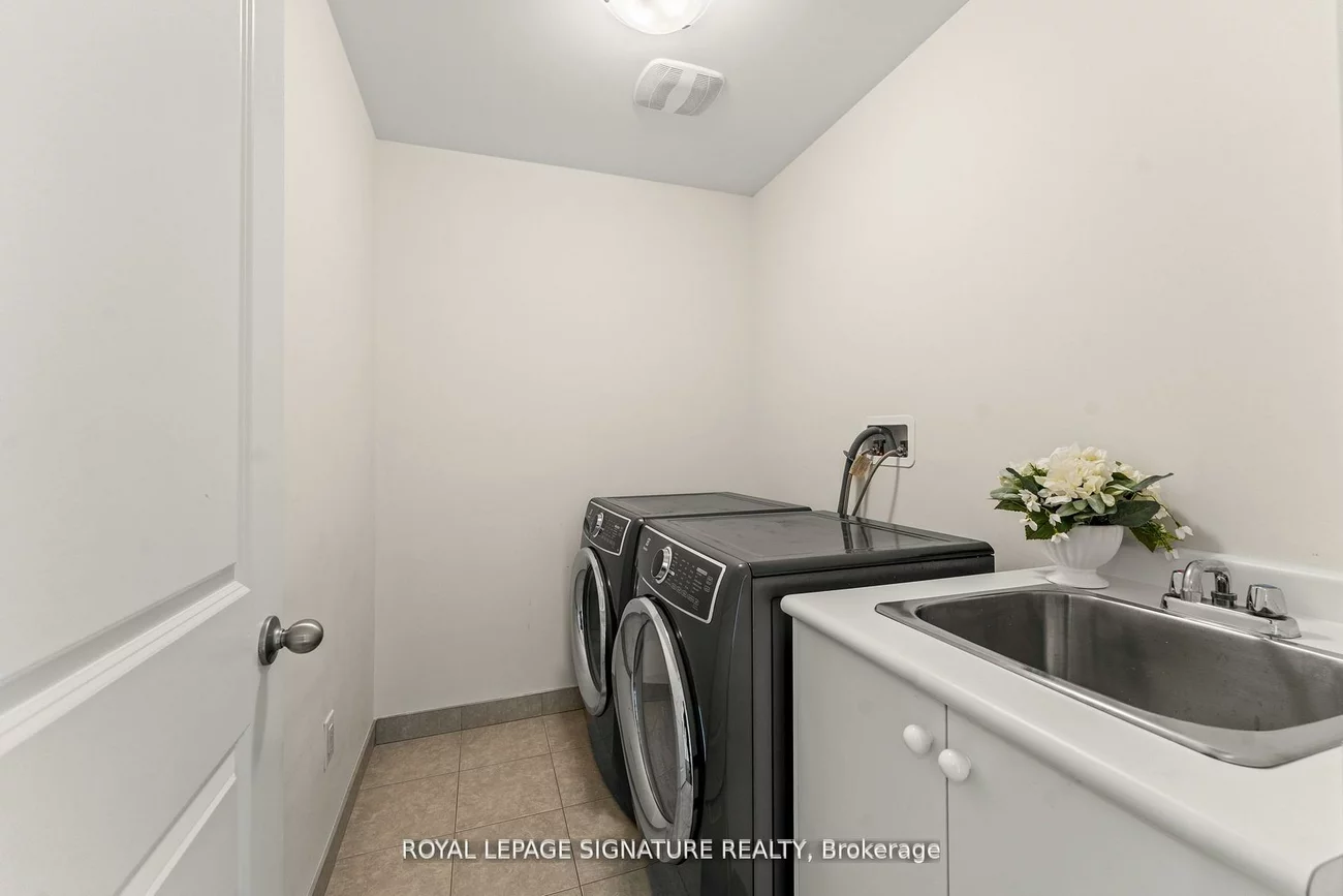 3453, Fourth, 1016 - SH Sixteen Hollow, Oakville