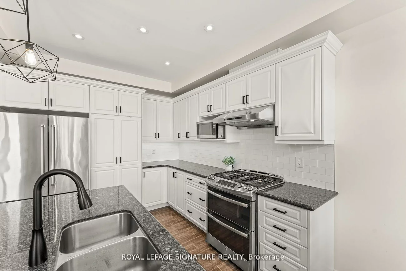 3453, Fourth, 1016 - SH Sixteen Hollow, Oakville