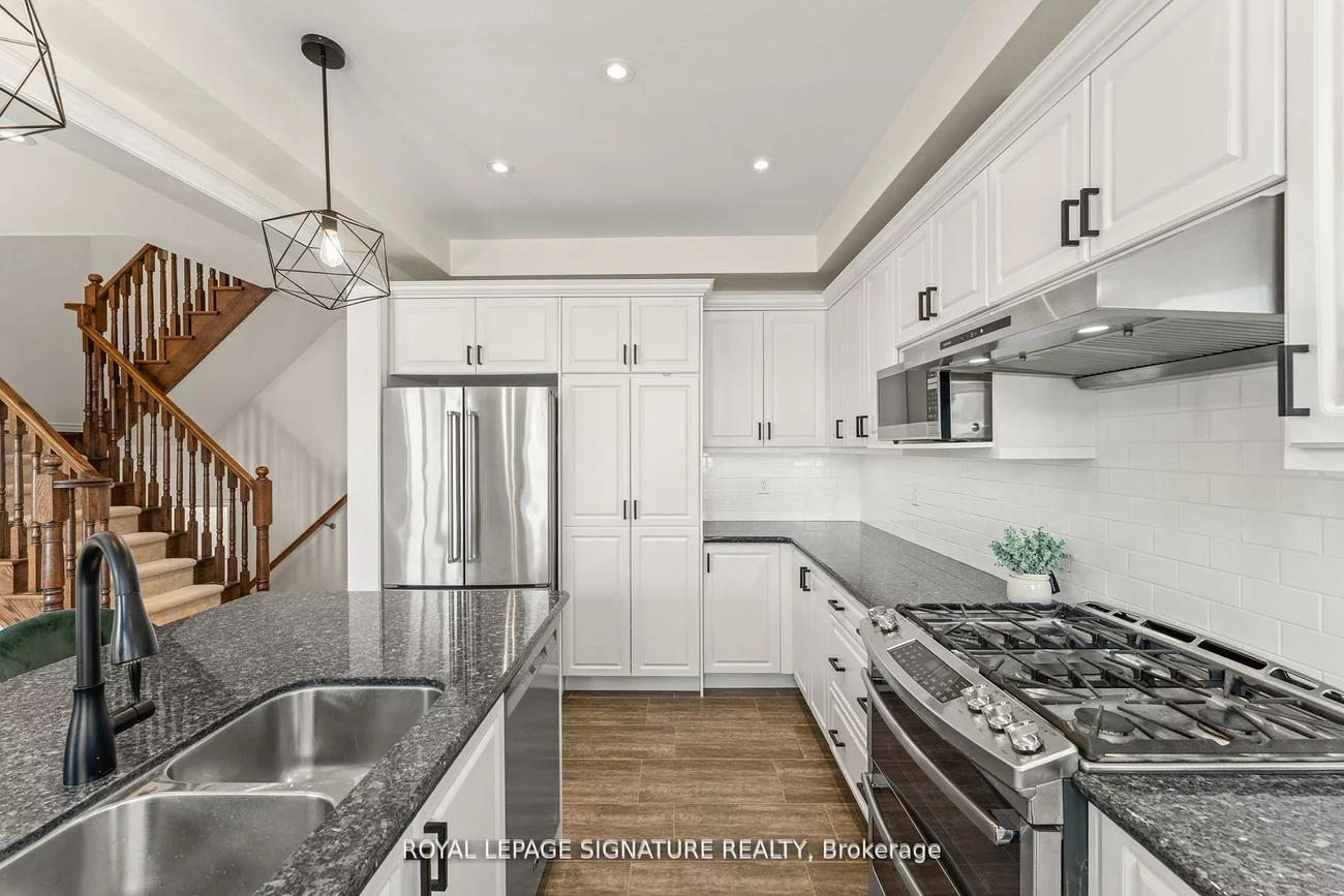 3453, Fourth, 1016 - SH Sixteen Hollow, Oakville