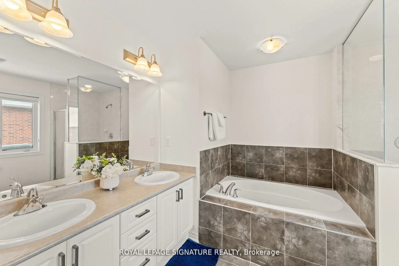 3453, Fourth, 1016 - SH Sixteen Hollow, Oakville
