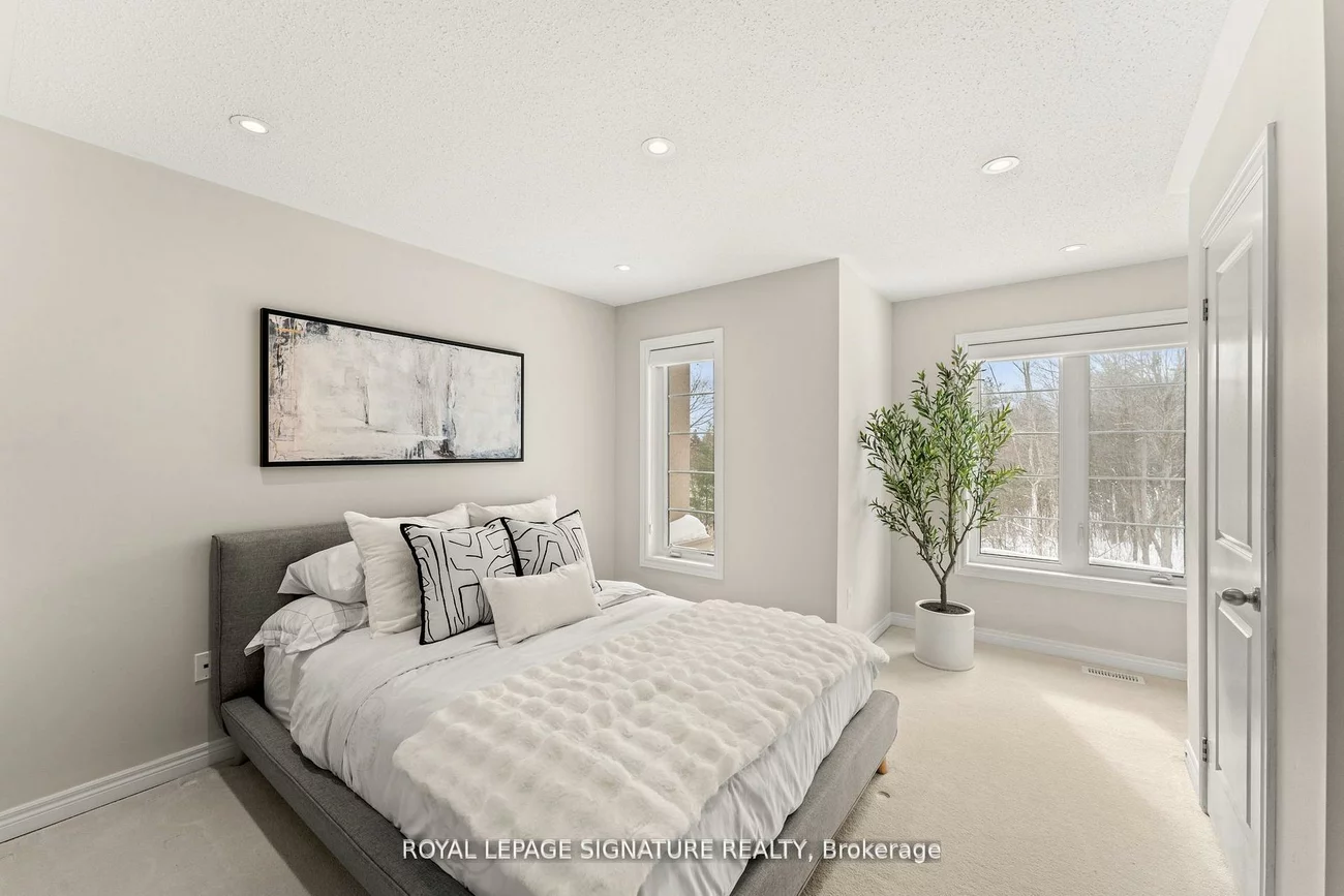 3453, Fourth, 1016 - SH Sixteen Hollow, Oakville