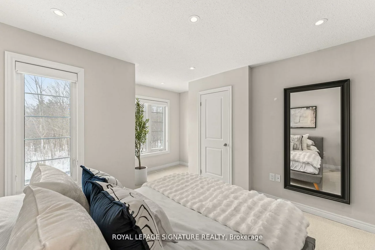 3453, Fourth, 1016 - SH Sixteen Hollow, Oakville