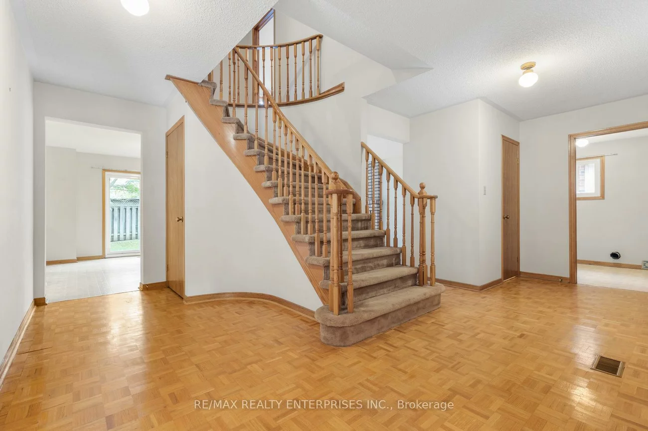 2941, Caradoc, 1004 - CV Clearview, Oakville