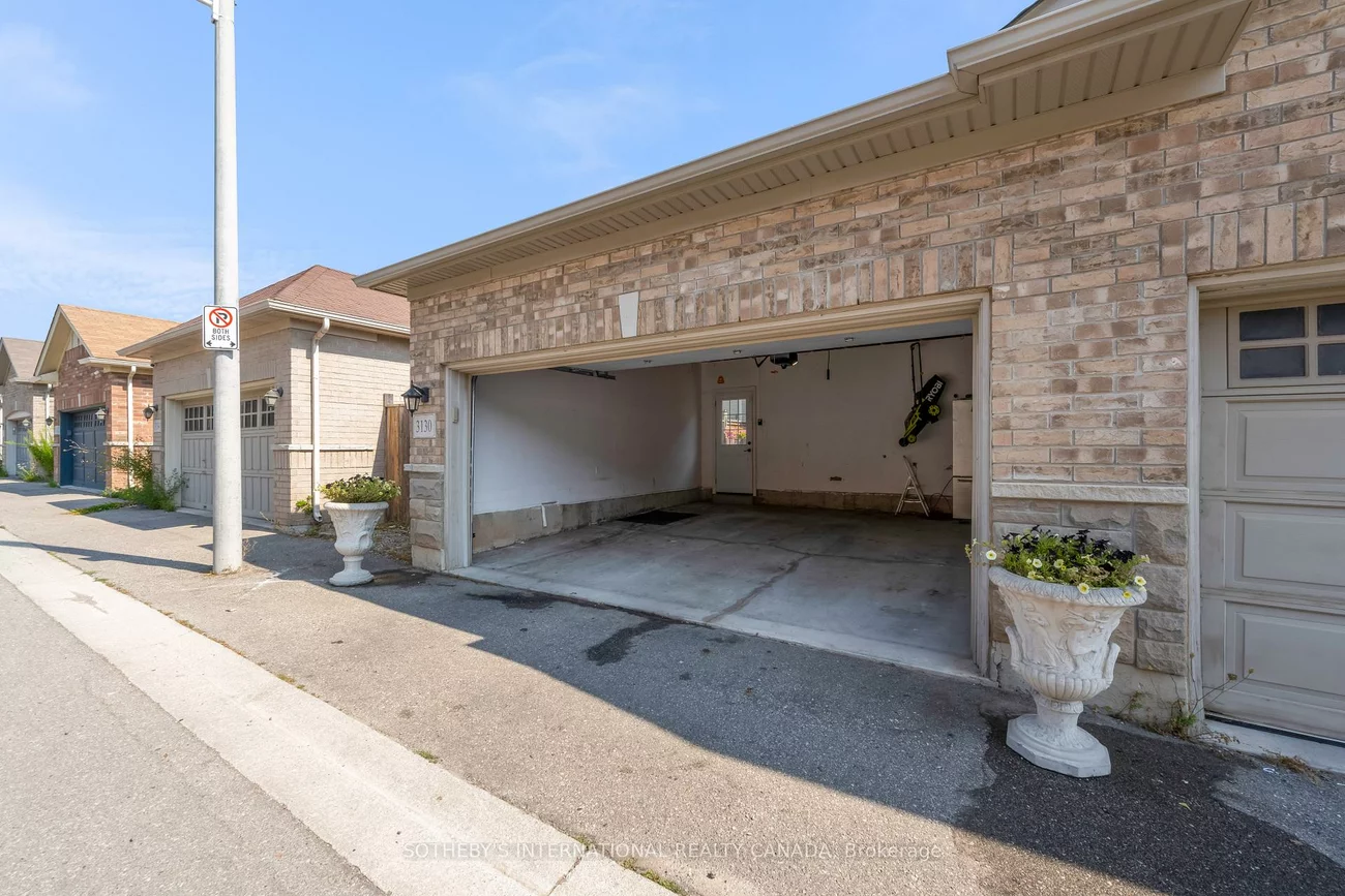 3130, Robert Brown, 1008 - GO Glenorchy, Oakville