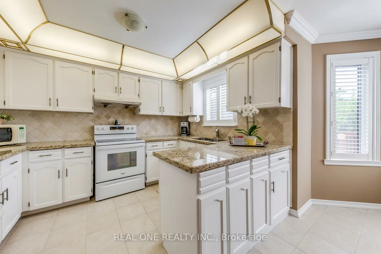 2082, Laurelwood, 1018 - WC Wedgewood Creek, Oakville
