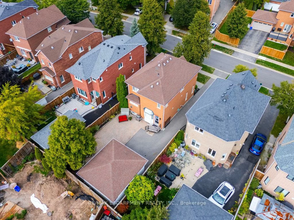 2588, CASTLE HILL, 1015 - RO River Oaks, Oakville