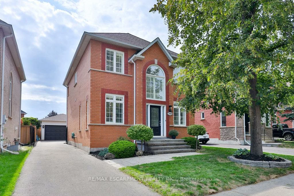 2588, CASTLE HILL, 1015 - RO River Oaks, Oakville