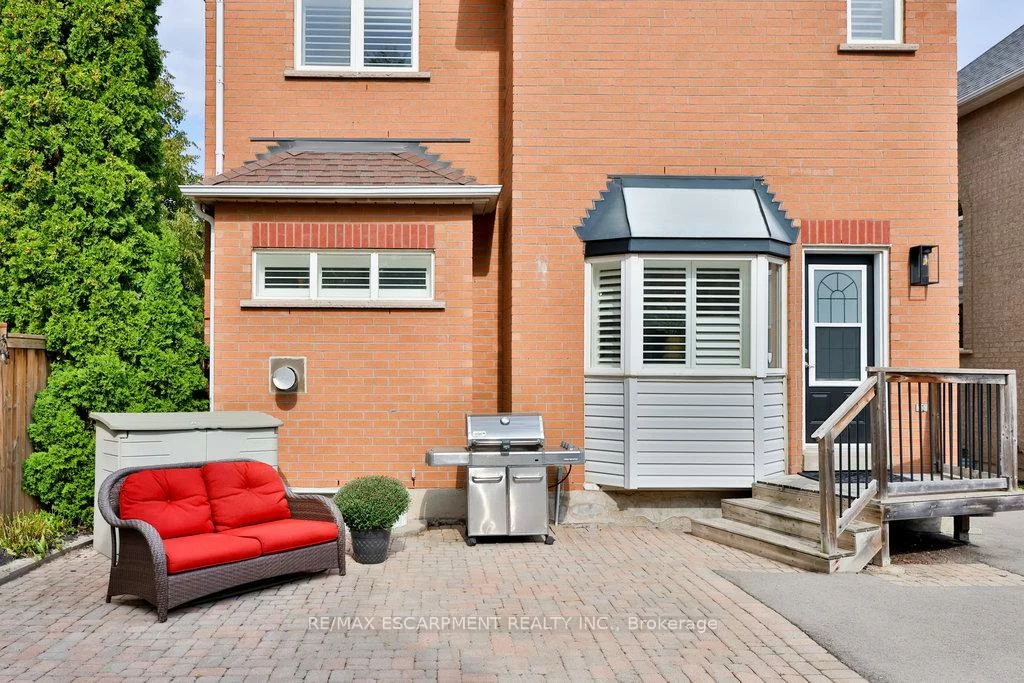 2588, CASTLE HILL, 1015 - RO River Oaks, Oakville