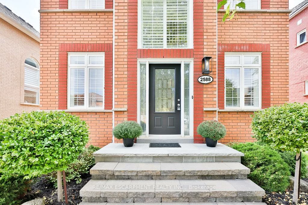 2588, CASTLE HILL, 1015 - RO River Oaks, Oakville