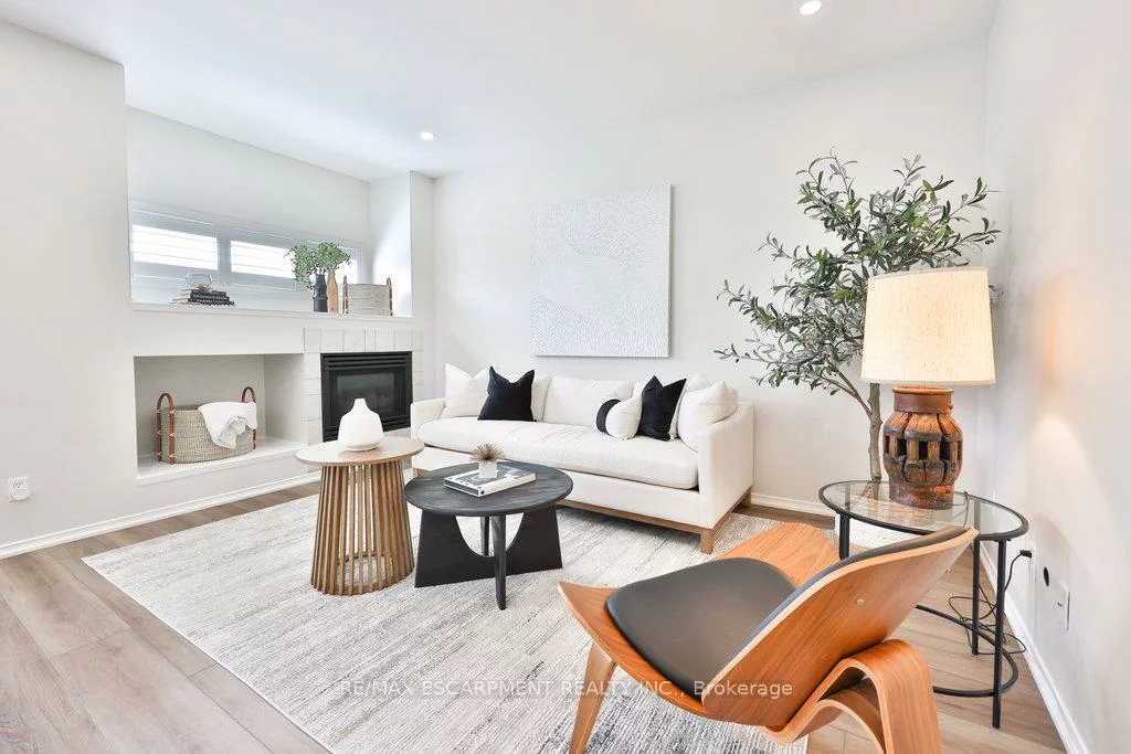 2588, CASTLE HILL, 1015 - RO River Oaks, Oakville