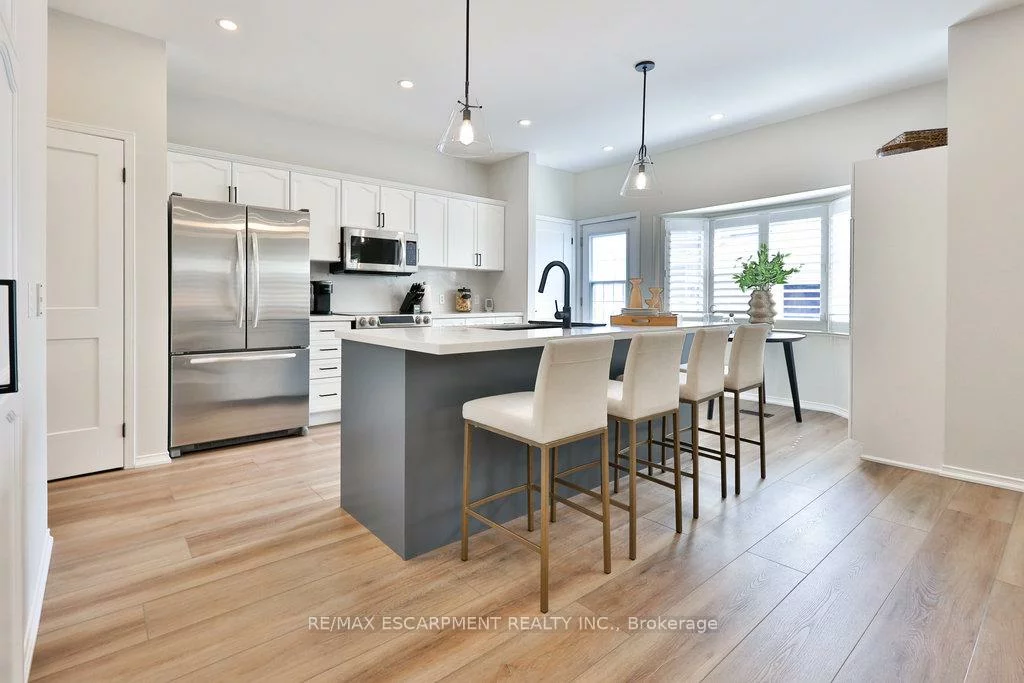 2588, CASTLE HILL, 1015 - RO River Oaks, Oakville