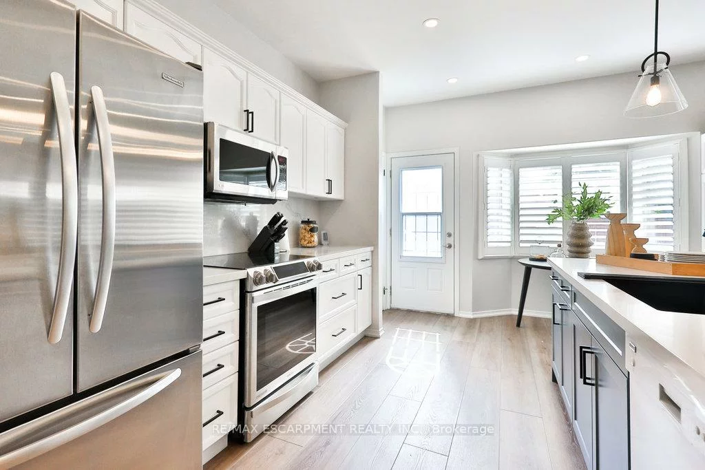 2588, CASTLE HILL, 1015 - RO River Oaks, Oakville