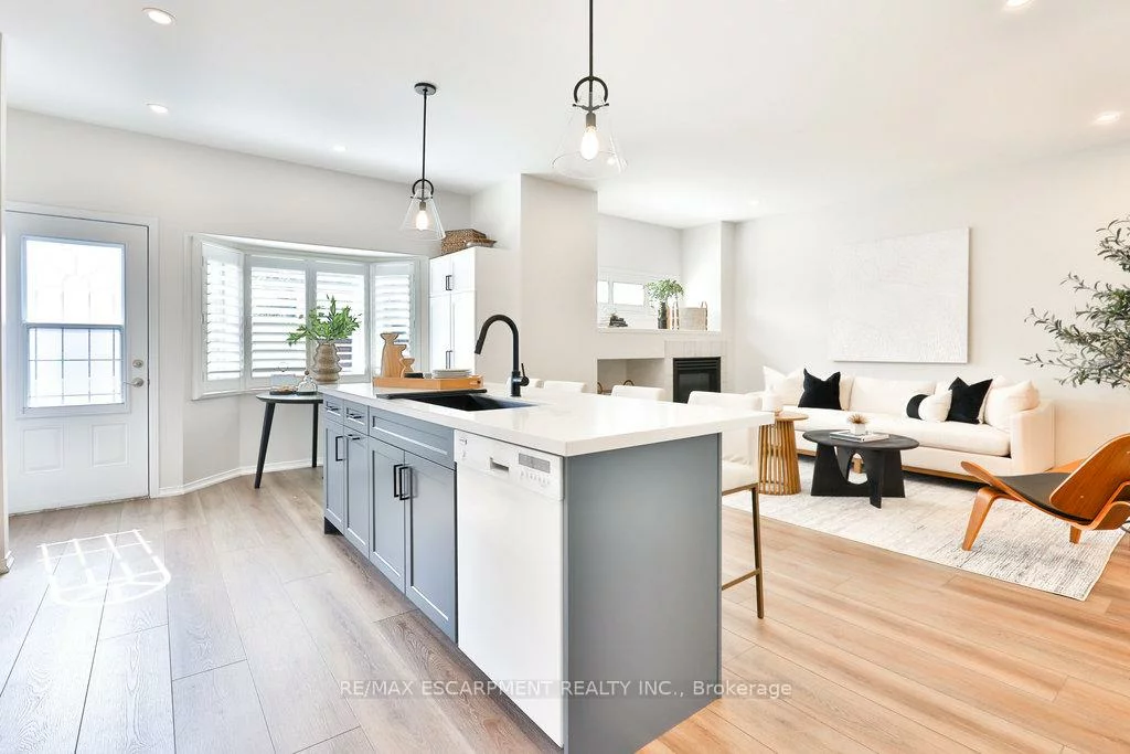 2588, CASTLE HILL, 1015 - RO River Oaks, Oakville