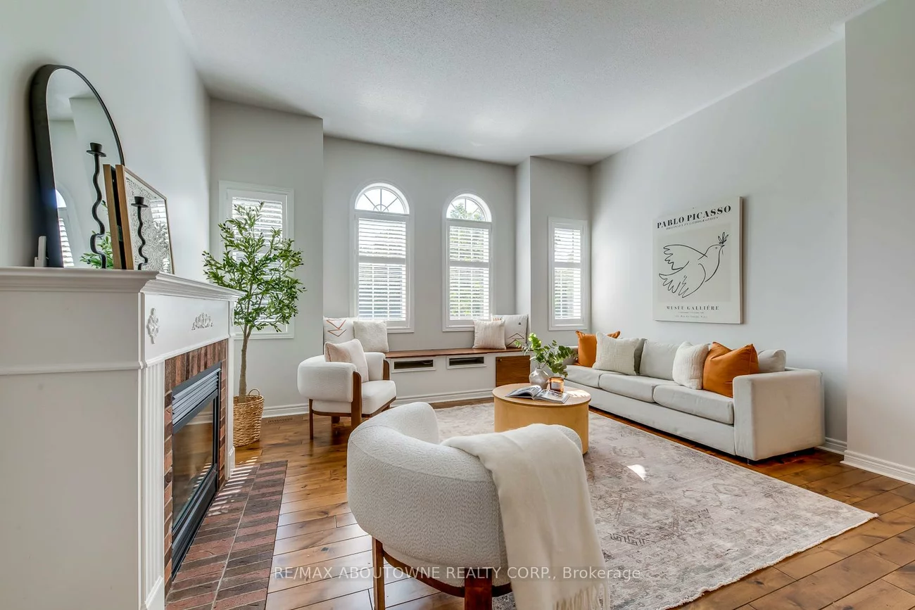 2491, Logan, 1015 - RO River Oaks, Oakville