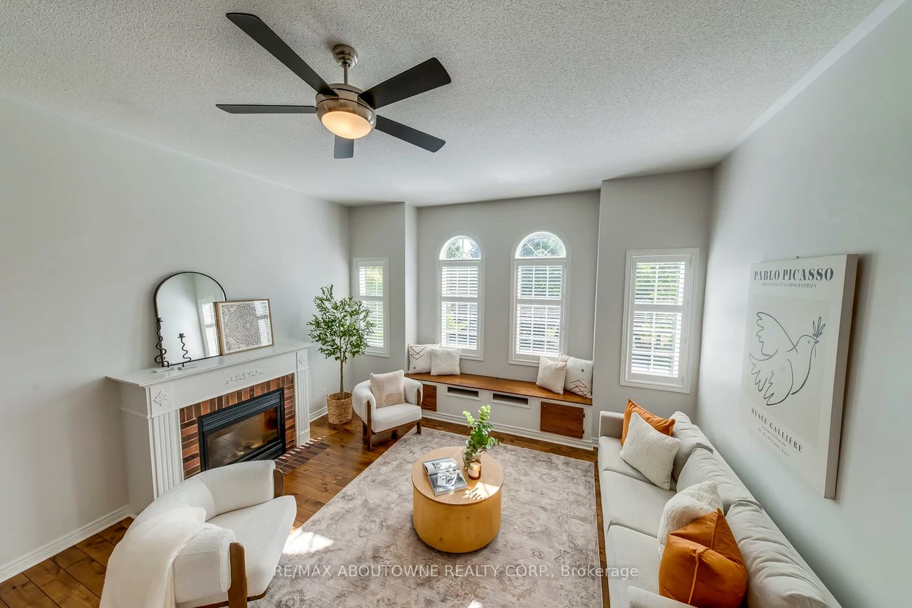 2491, Logan, 1015 - RO River Oaks, Oakville