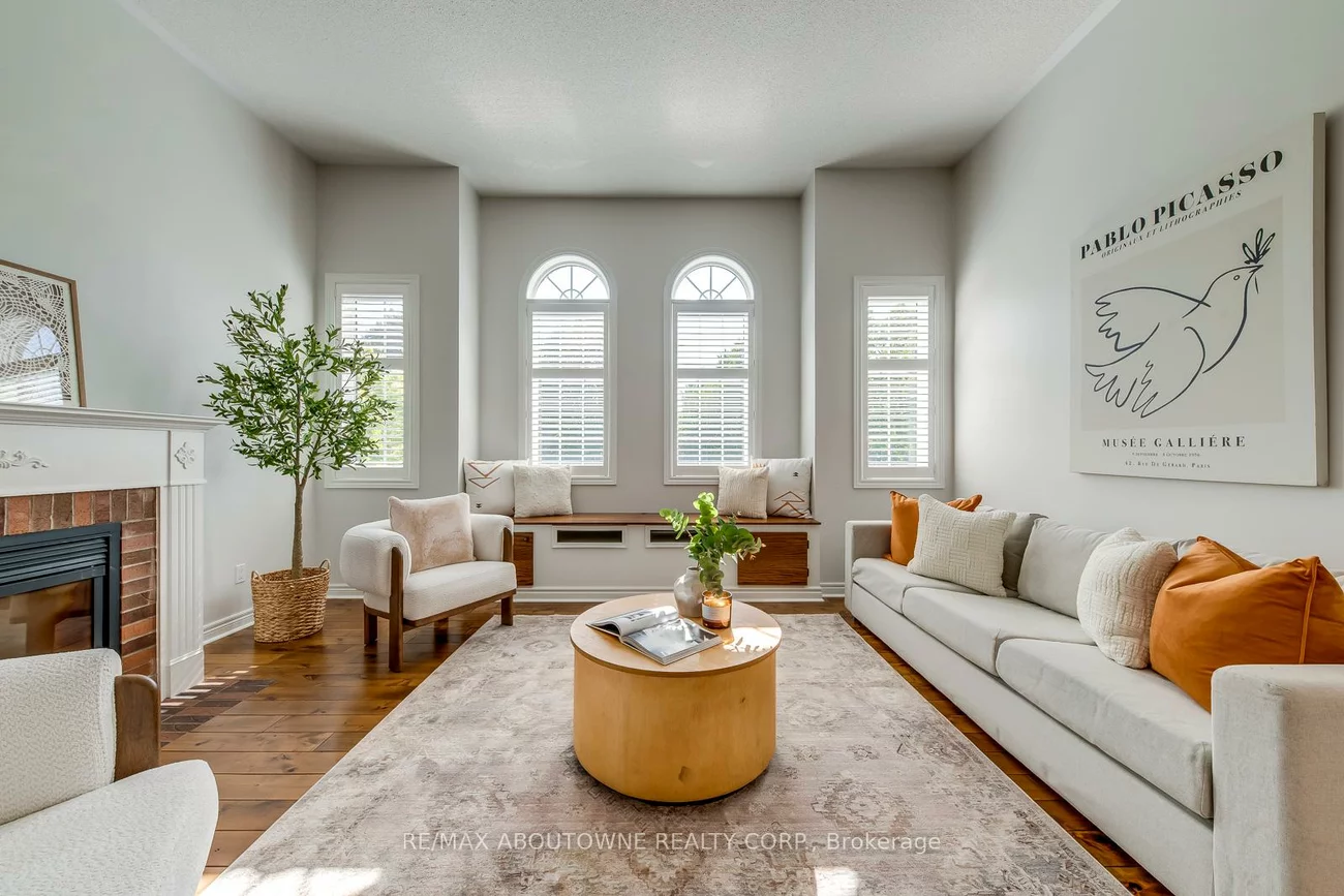 2491, Logan, 1015 - RO River Oaks, Oakville