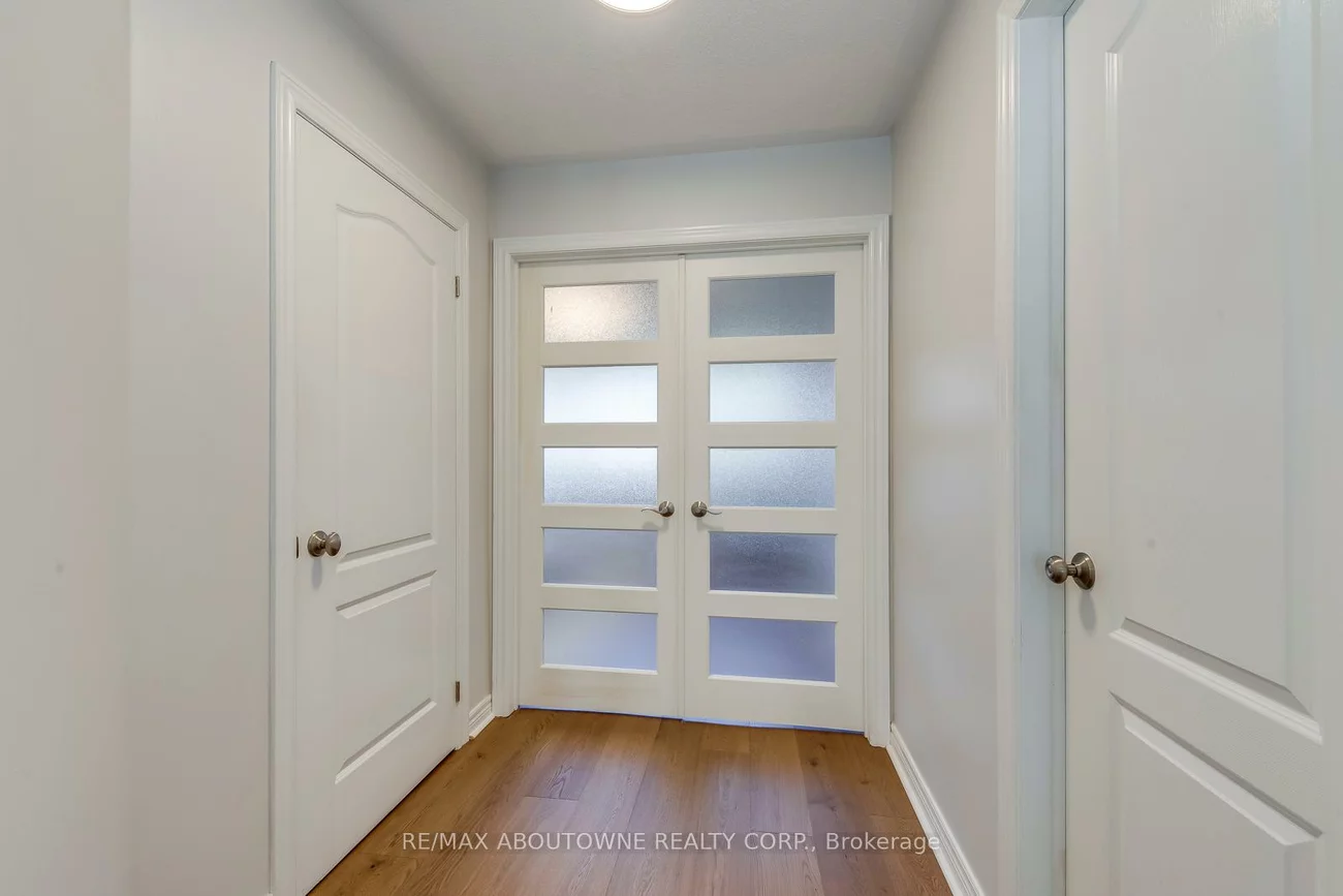 2491, Logan, 1015 - RO River Oaks, Oakville