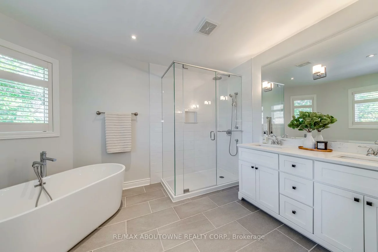 2491, Logan, 1015 - RO River Oaks, Oakville