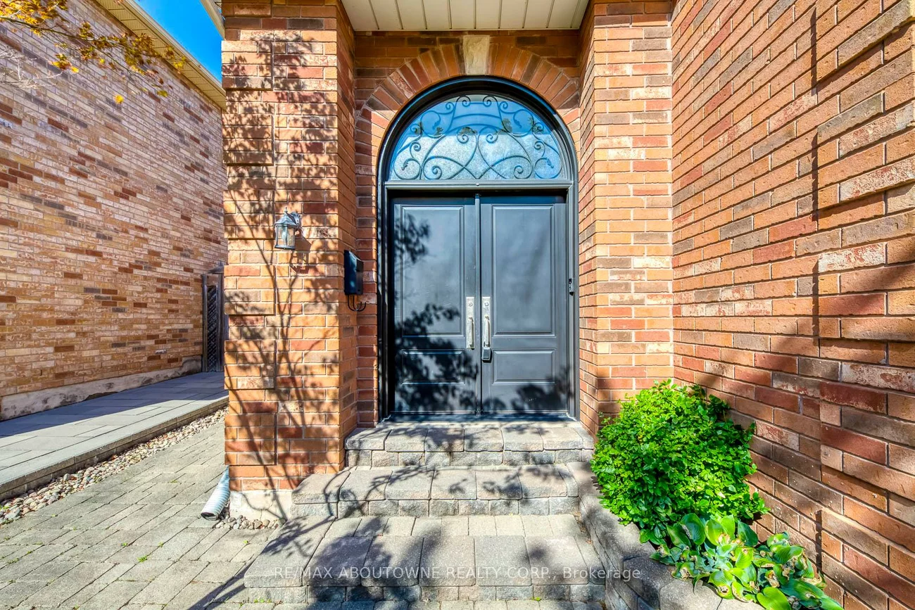 2491, Logan, 1015 - RO River Oaks, Oakville