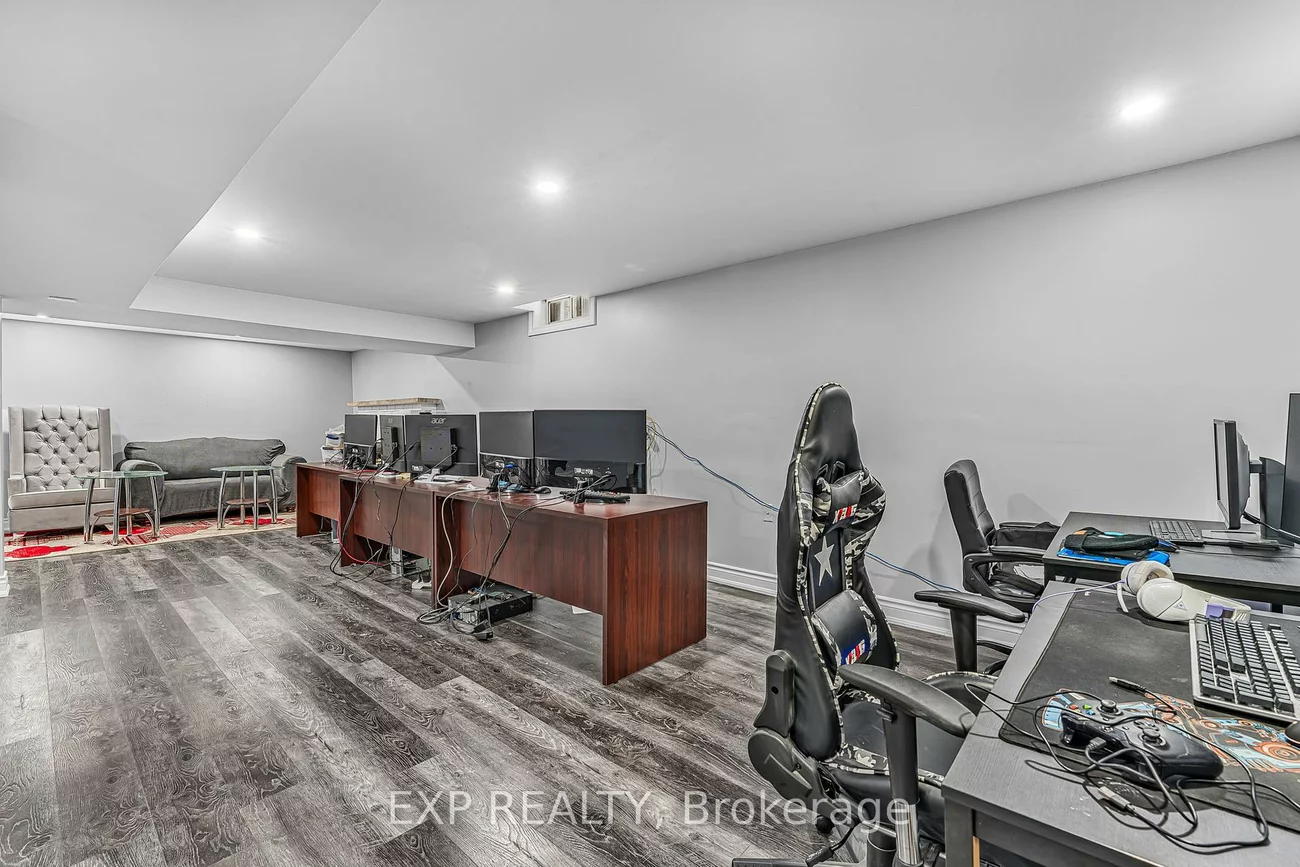 1221, Creekside, 1018 - WC Wedgewood Creek, Oakville